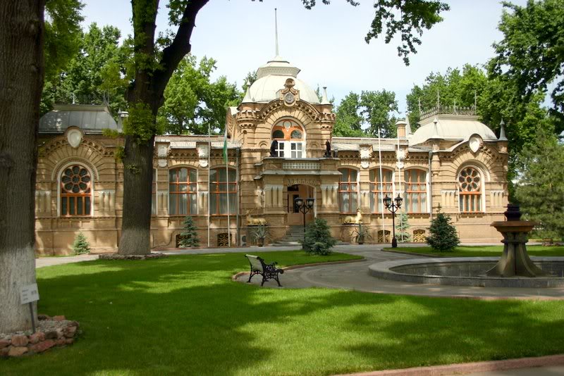 http://www.firstminuteponude.rs/wp-content/uploads/2014/09/palace_of_prince_romanov.jpg