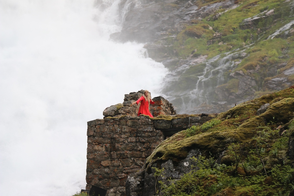 D:\2016-04-24-Ayla\album-2016\2016-07-01-iskandinavya\2016-07-04-bergen\IMG_4966-1.jpg