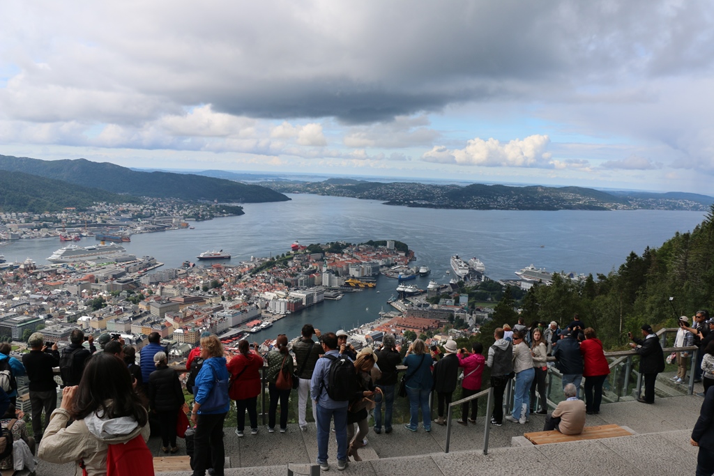 D:\2016-04-24-Ayla\album-2016\2016-07-01-iskandinavya\2016-07-04-bergen\IMG_5177-1.jpg